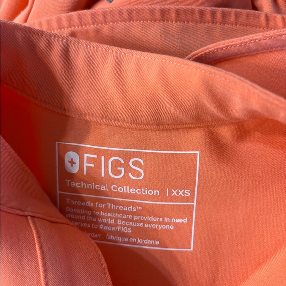 FIGS Scrub set - Picture 2 of 3